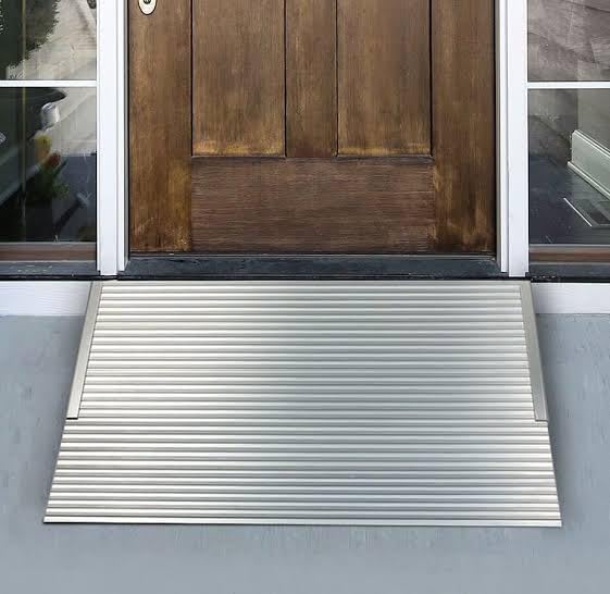 Aluminium threshold ramp for doorways